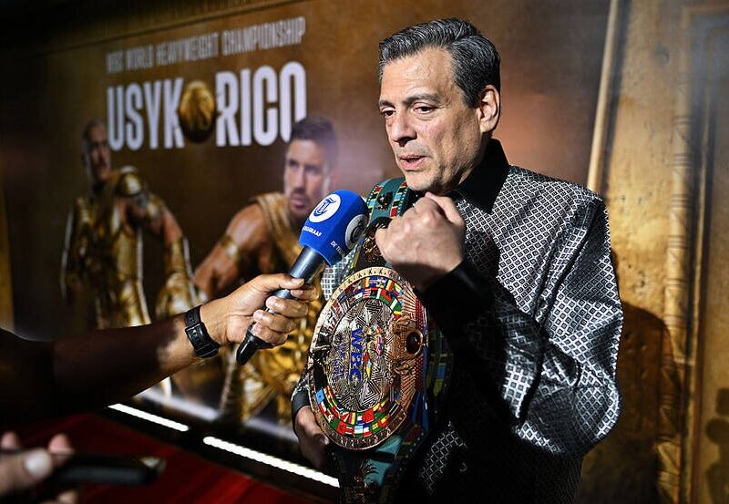 Усик отримав ультиматум від WBC щодо наступного поєдинку