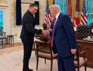 Усик зустрівся з Трампом у Білому домі