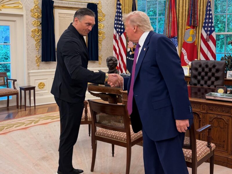 Усик зустрівся з Трампом у Білому домі