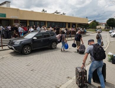 Єврокомісар розкритикував обмеження ЄС щодо українських чоловіків