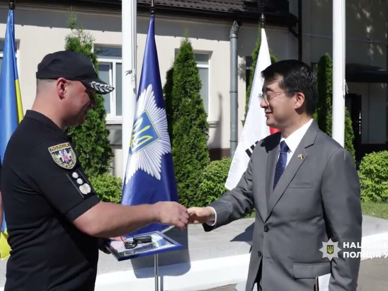 Республіка Корея передала Нацполіції 60 пікапів для виконання службових завдань в умовах війни