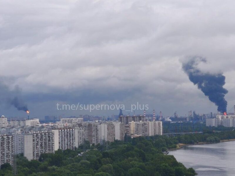 Зеленський підтвердив ураження Московського НПЗ