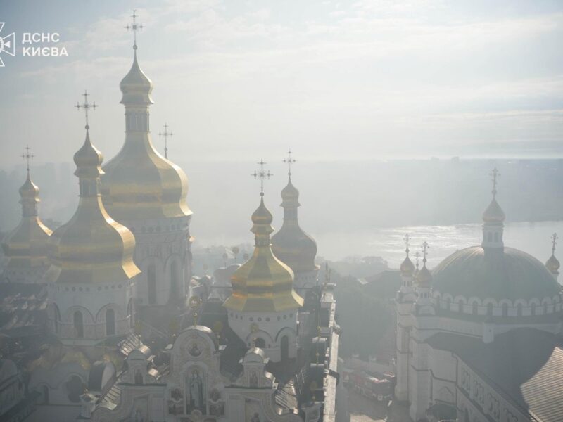Зеленський відвідав лавру після атаки Росії