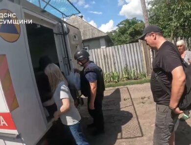 Евакуаційна група ДСНС «Фенікс» вивезла з прикордонної Сумщини 3 людей