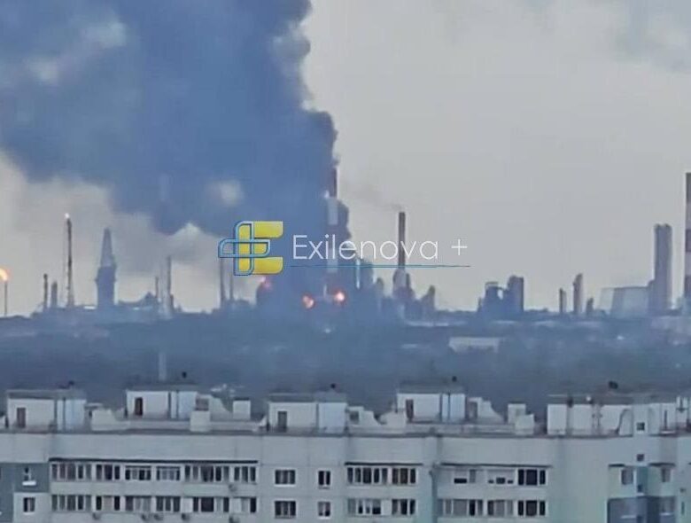 Атака дронів. Горить найбільший НПЗ в Росії