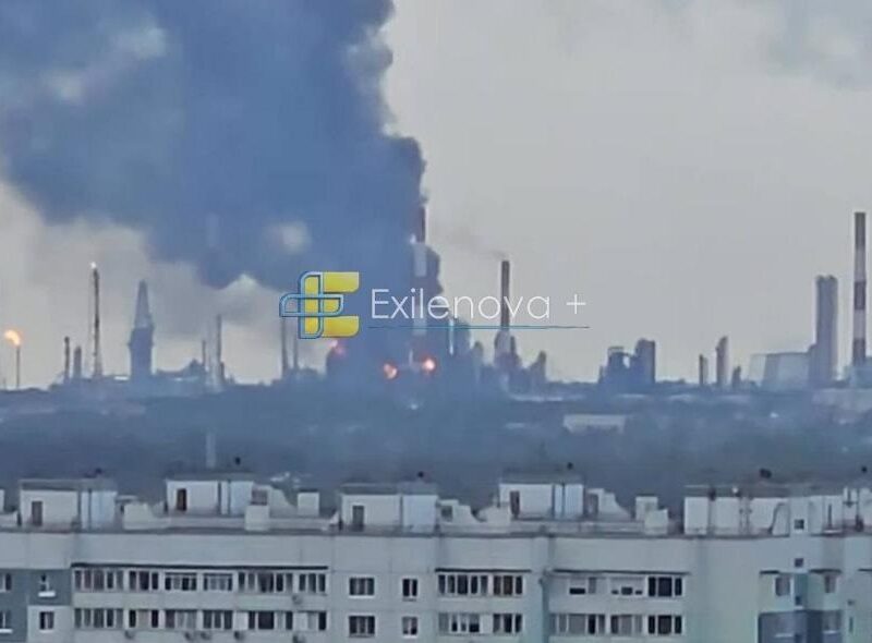 Атака дронів. Горить найбільший НПЗ в Росії