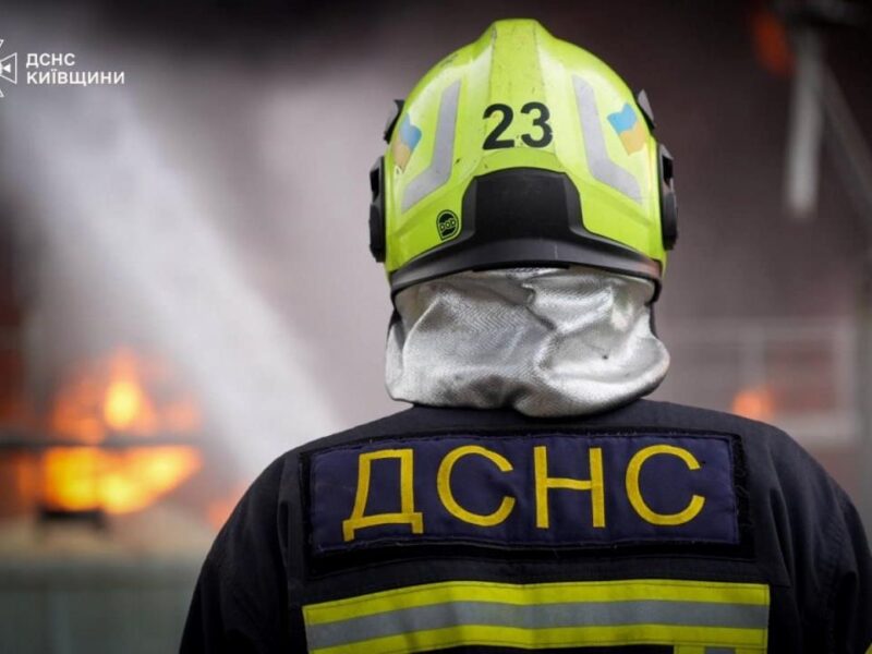 Атака Росії: під Києвом загасили масштабну пожежу