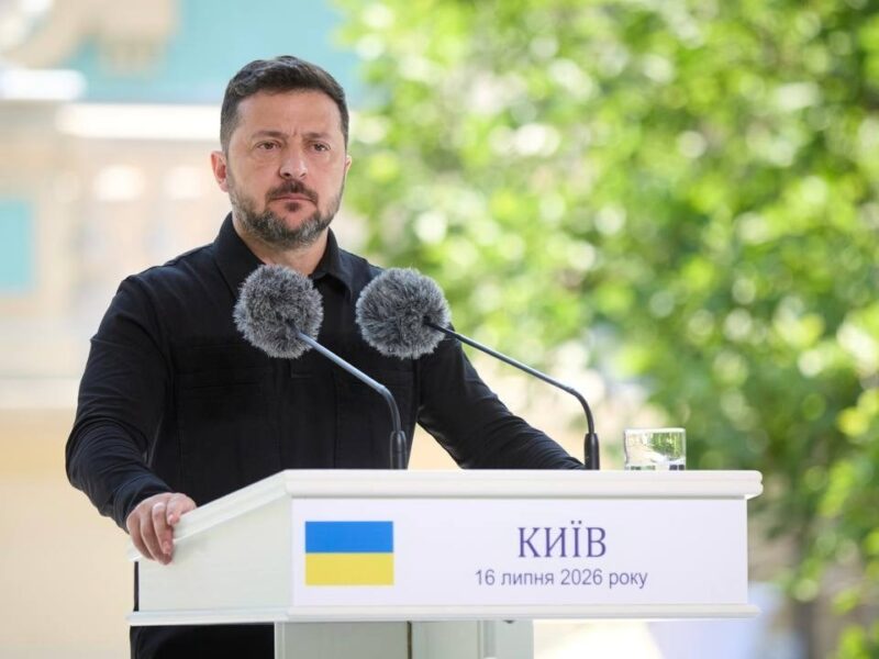 Володимир Зеленський і Кір Стармер спілкуються з медіа