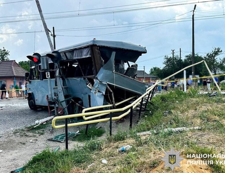 Біля Рівного поїзд врізався у маршрутку, є жертви