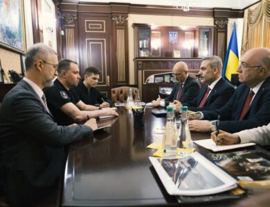 Буданов обговорив з главою МЗС Туреччини завершення війни