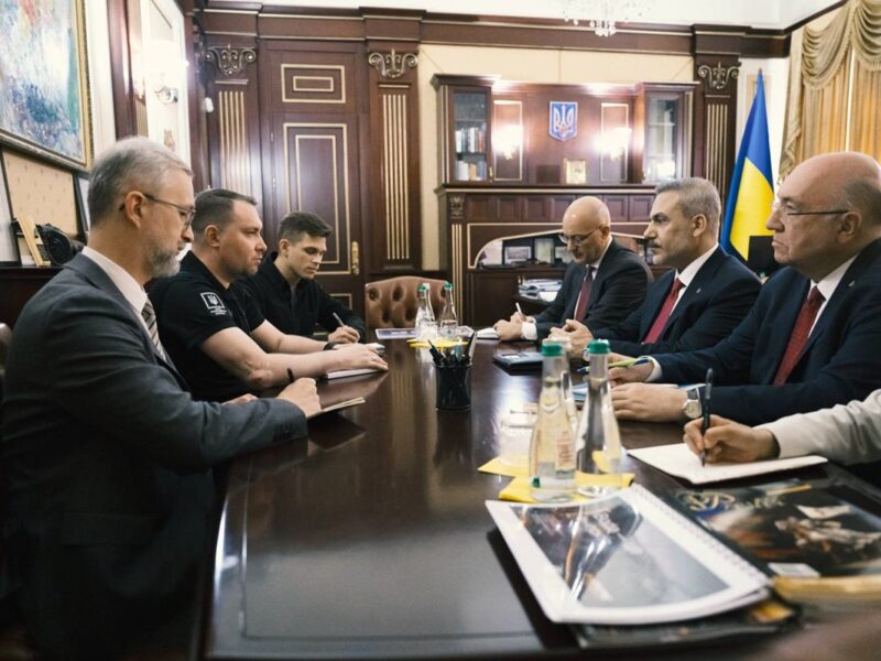 Буданов обговорив з главою МЗС Туреччини завершення війни