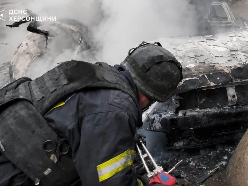 Дрони РФ атакували Херсон: троє людей отримали поранення