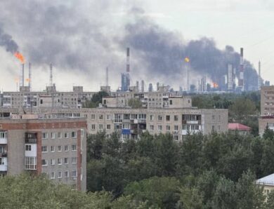 Дрони вперше атакували найбільший НПЗ в Росії