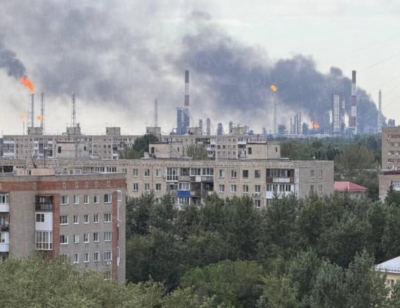 Дрони вперше атакували найбільший НПЗ в Росії