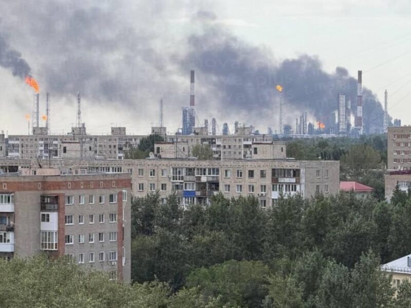 Дрони вперше атакували найбільший НПЗ в Росії