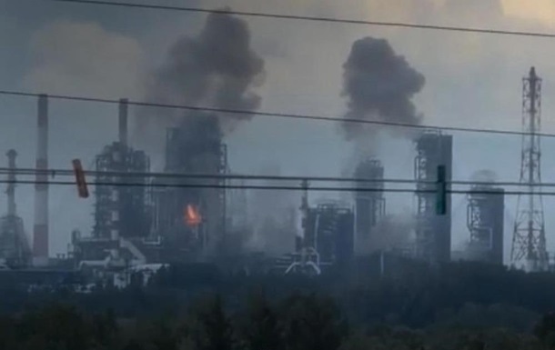 “Імпорт не рятує”: удари України зупинили топові НПЗ Росії
