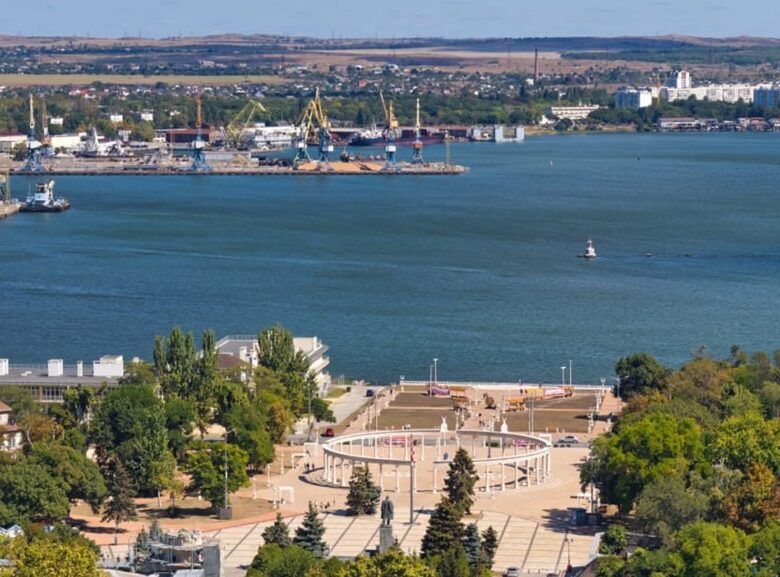Керч повністю знеструмлено: окупанти звинувачують ЗСУ