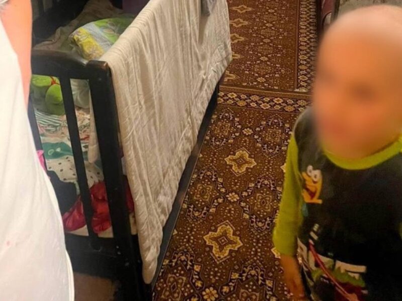 Харків’янка побила 7-річного сина посеред вулиці: відкрито провадження