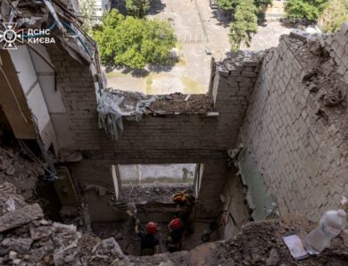 Кількість жертв удару по Києву зросла