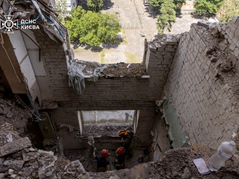 Кількість жертв удару по Києву зросла