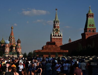 Кремль закриває школи заради верстатів і гармат – розвідка
