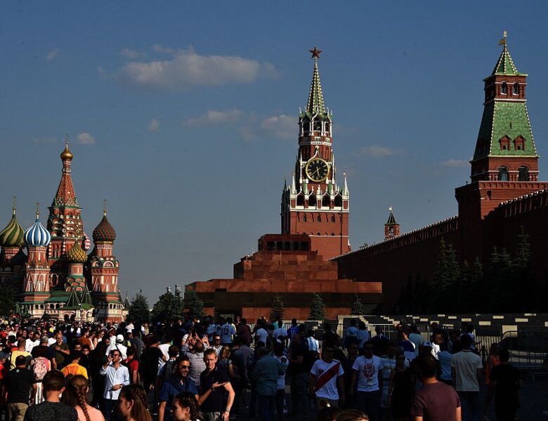 Кремль закриває школи заради верстатів і гармат – розвідка