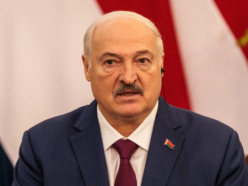 Лукашенко: Білорусь не відправить військових в Україну, але є нюанс