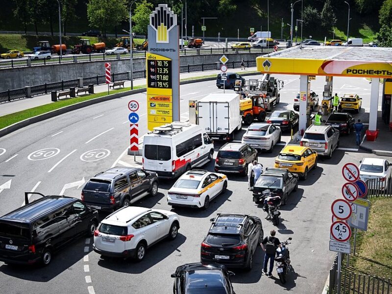 Москва просить бензин по світу: чи допоможе їй це