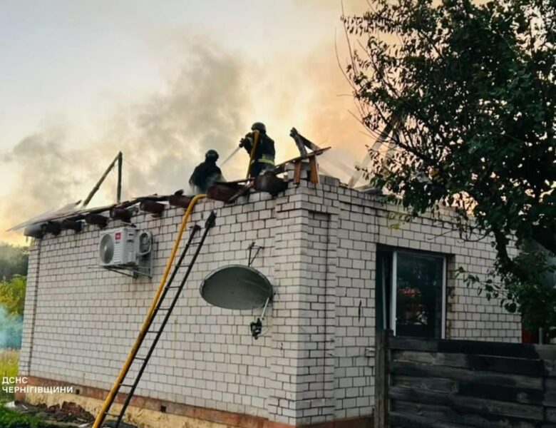 На Чернігівщині дрон РФ влучив у будинок, серед постраждалих діти