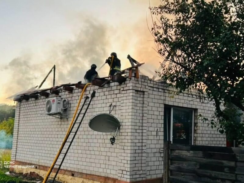 На Чернігівщині дрон РФ влучив у будинок, серед постраждалих діти