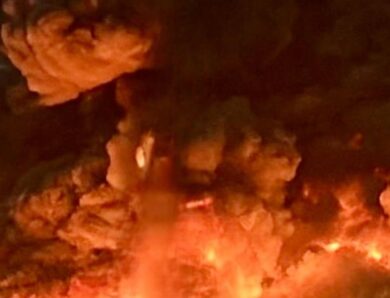 На Дніпропетровщині масштабна пожежа через атаку РФ