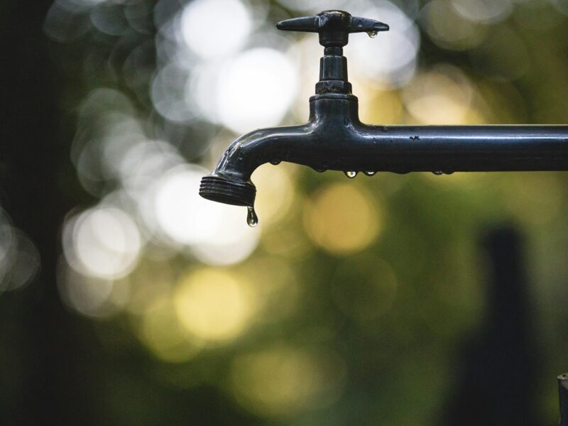 На Луганщині стався водний колапс: десятки міст без води