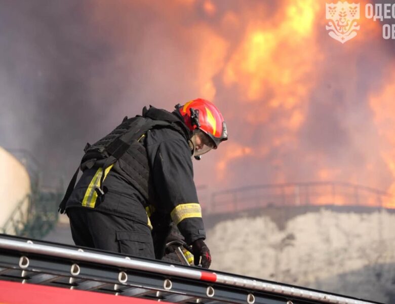 На Одещині росіяни влучили у резервуар із олією