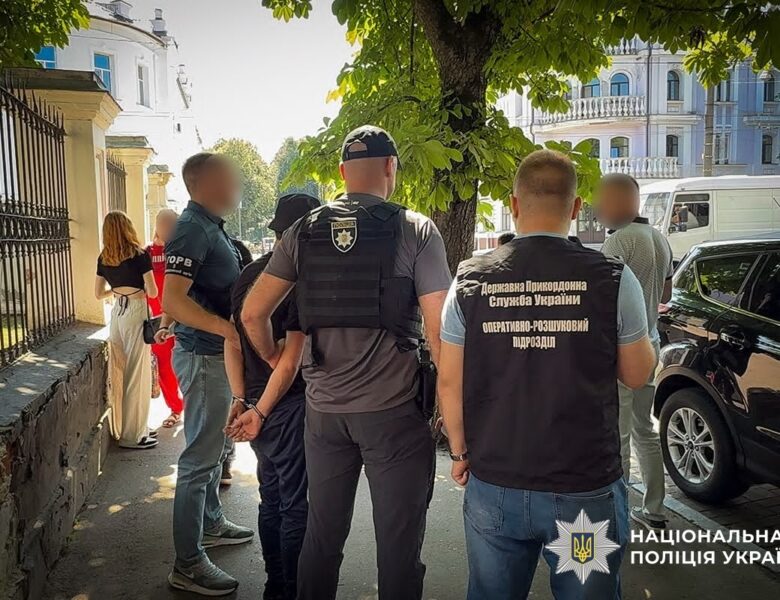 На Сумщині пара продавала “батьківство” для виїзду чоловіків за кордон