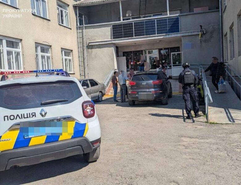 На Тернопільщині директора інтернату викрили на торгівлі людьми