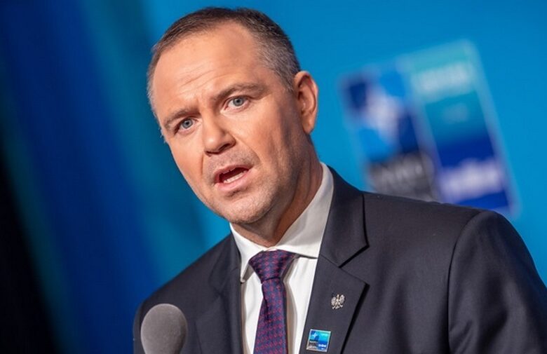 Навроцький виступає за заборону в Польщі червоно-чорного прапора