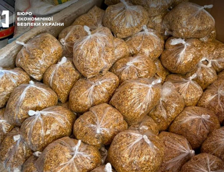 Нелегальний цех під Вінницею: вилучено 2,5 тонни тютюну