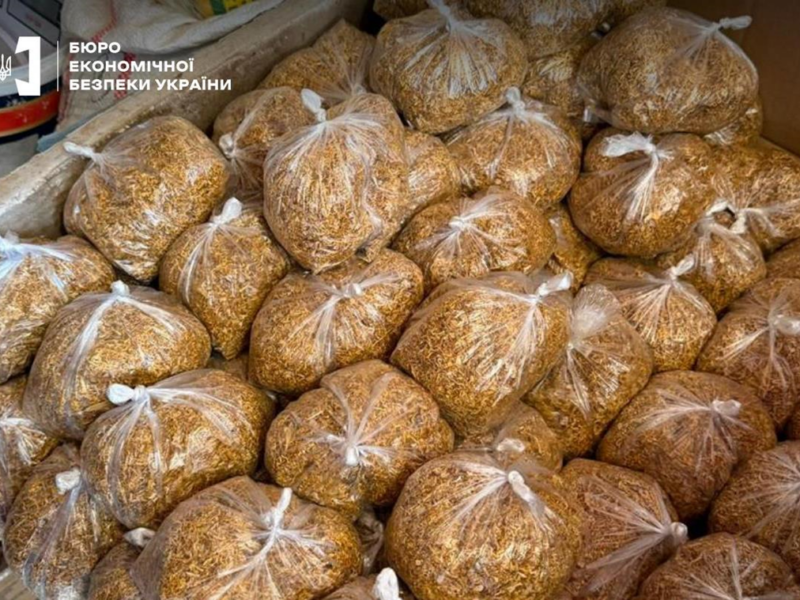 Нелегальний цех під Вінницею: вилучено 2,5 тонни тютюну