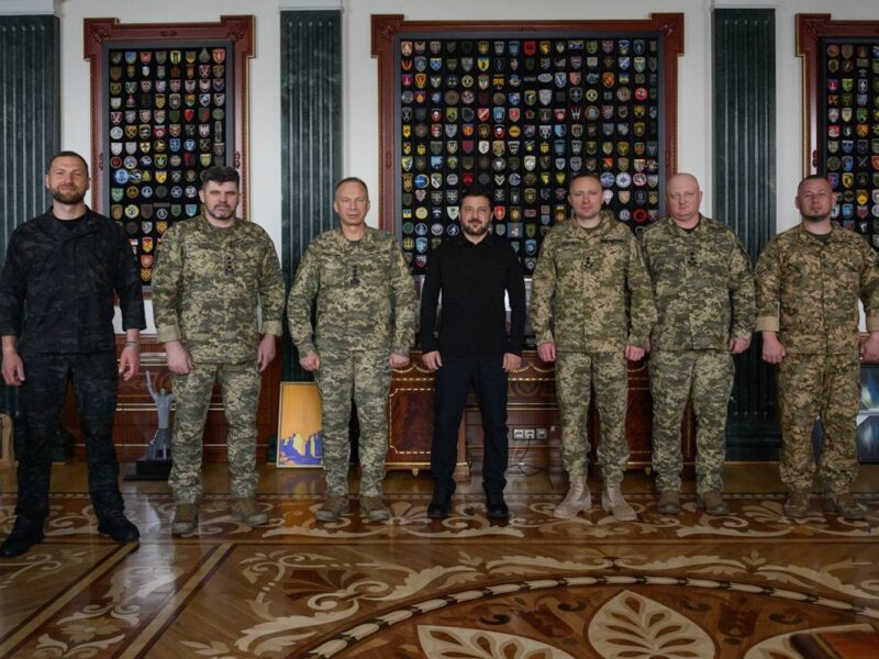 Офіційно: Гнатов і Сирський звільнені, є новий головком