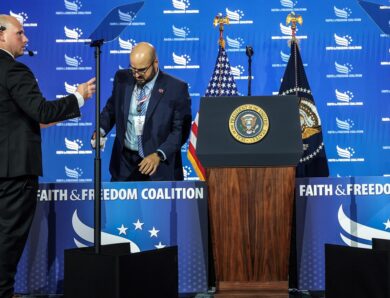 Оператор суфлера Трампа заробив 100 000$, роблячи ставки щодо його виступів