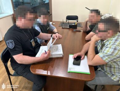 Підполковник допоміг співмешканці отримати 1,3 млн “бойових”