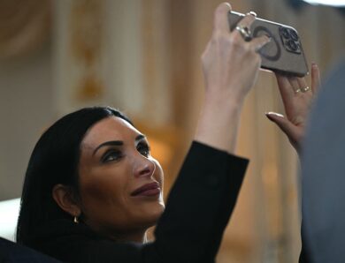 “Пісюнкова дипломатія”. Що блогерка Лумер розказала Трампу