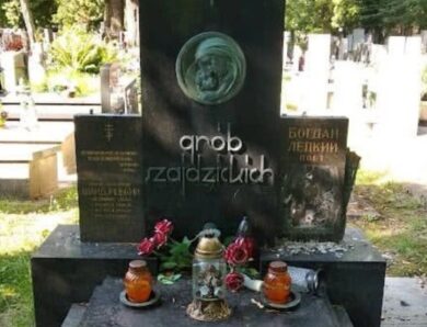 Польська поліція розслідує вандалізм на могилі Богдана Лепкого