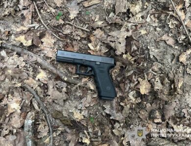 Постріли в лісі і пожежа: в Ужгороді КОРД затримав озброєного чоловіка
