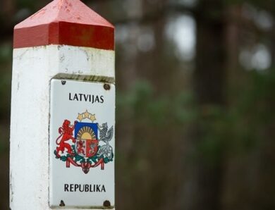 РФ і Білорусь стоять за напливом мігрантів перед виборами – прем’єр Латвії