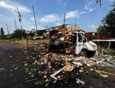 РФ поцілила в авто і будинки: на Донеччині нові жертви обстрілів