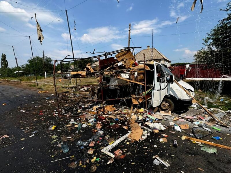 РФ поцілила в авто і будинки: на Донеччині нові жертви обстрілів