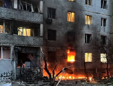 РФ вдарила по багатоповерхівці у Сумах: постраждали діти