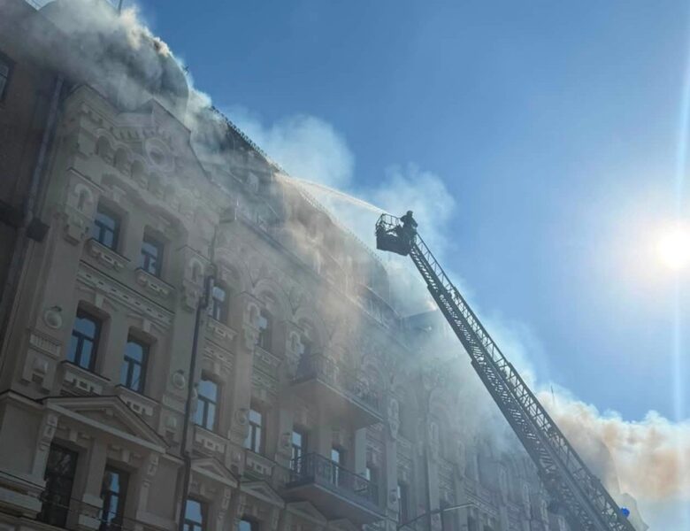 РФ вдарила по готелю з дипломатами в Києві: що відомо