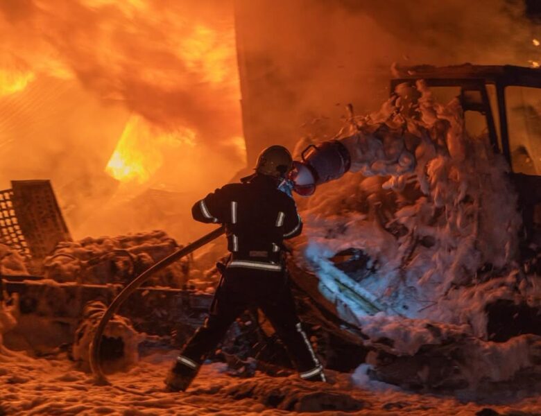 РФ вдарила по Новій пошті в Сумах: троє загиблих